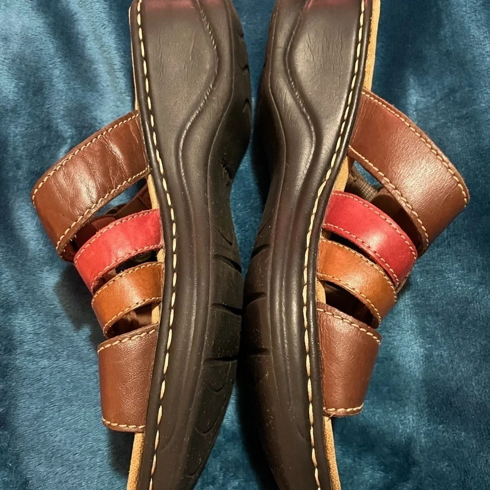 Clarks soft cushion sandals, size 9.5, colors light brown dark brown red. Nice